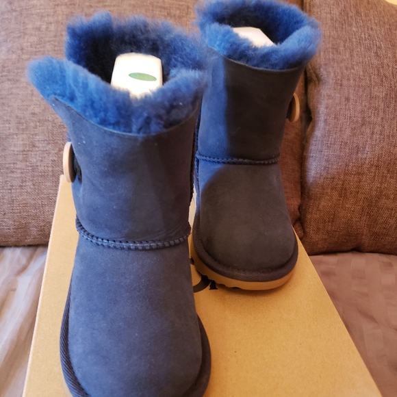 Toddler Uggs - Picture 3 of 3